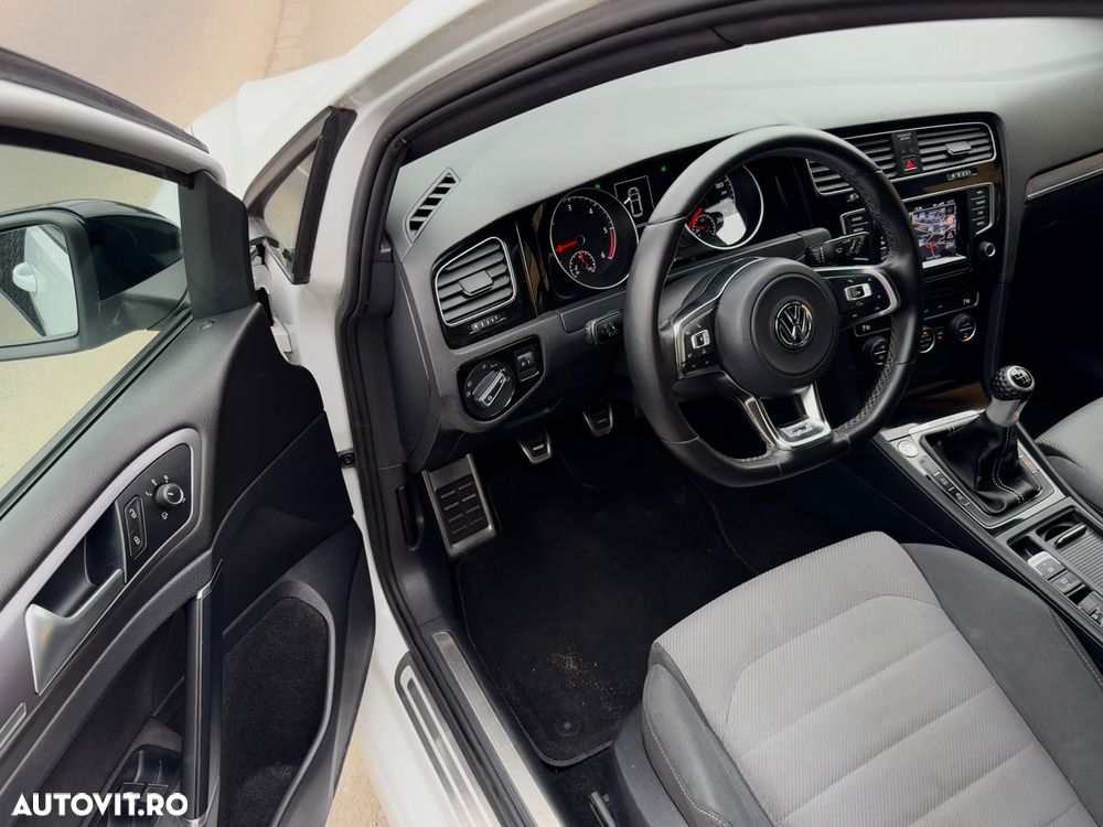 Volkswagen Golf - 10