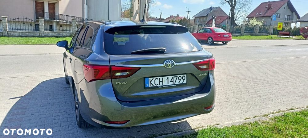 Toyota Avensis 2.0 D-4D Premium - 11