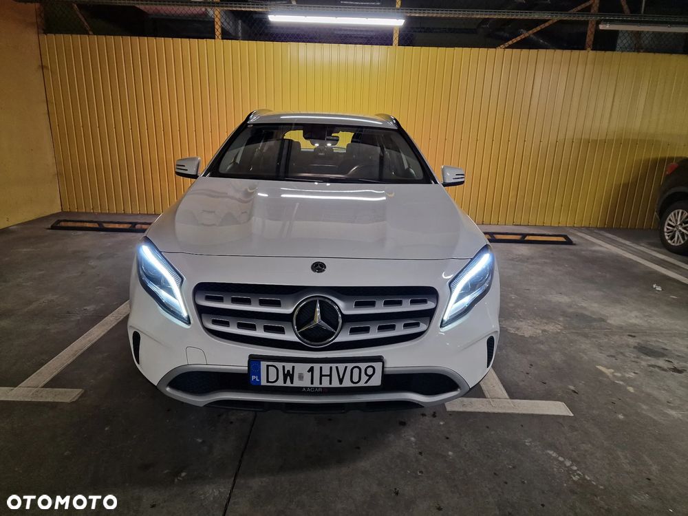 Mercedes-Benz GLA 180 7G-DCT - 6