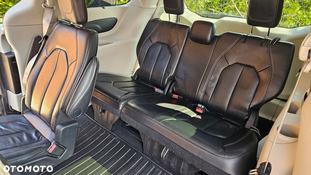 Chrysler Pacifica - 28