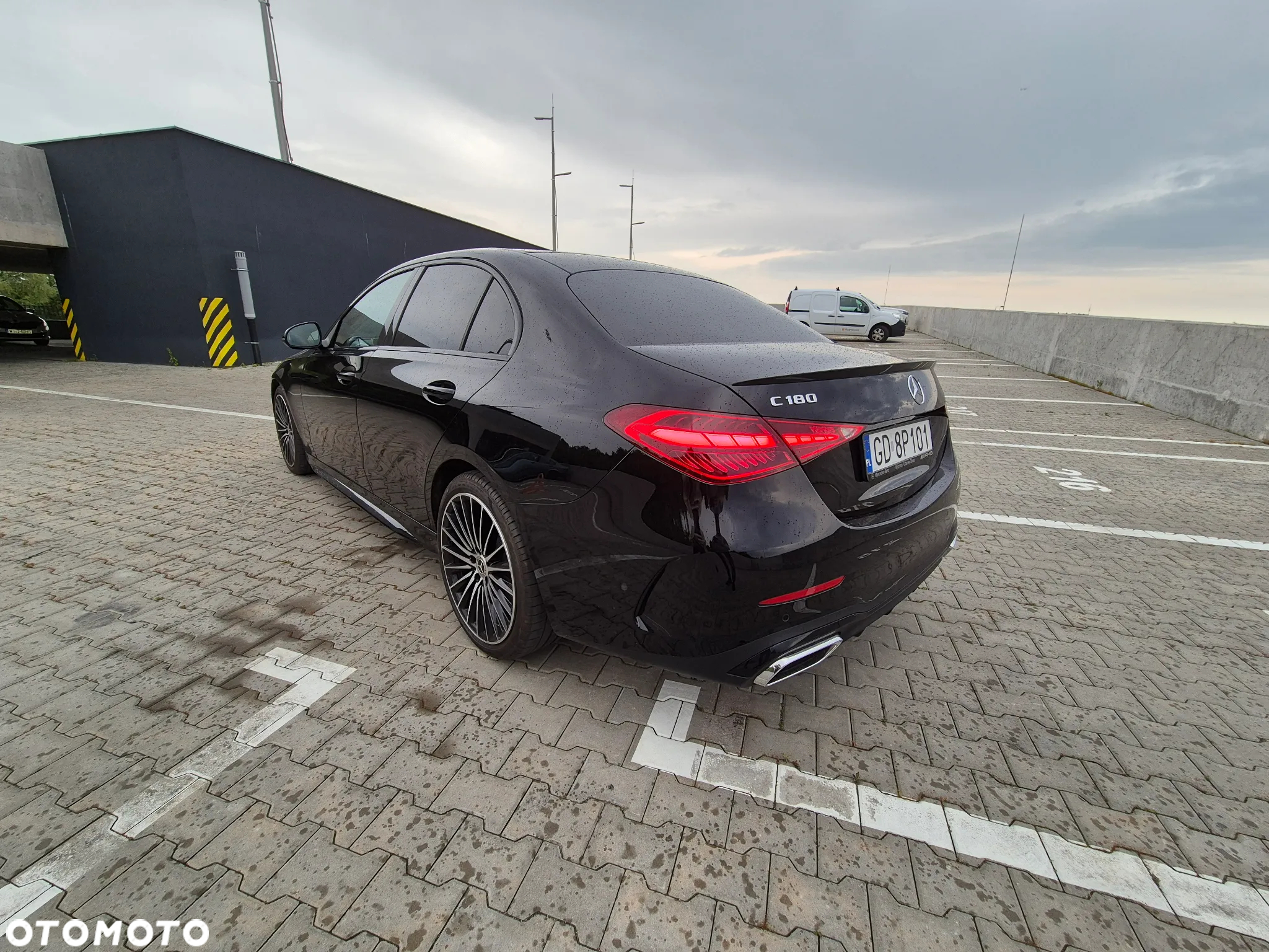 Mercedes-Benz Klasa C 180 mHEV AMG - 33
