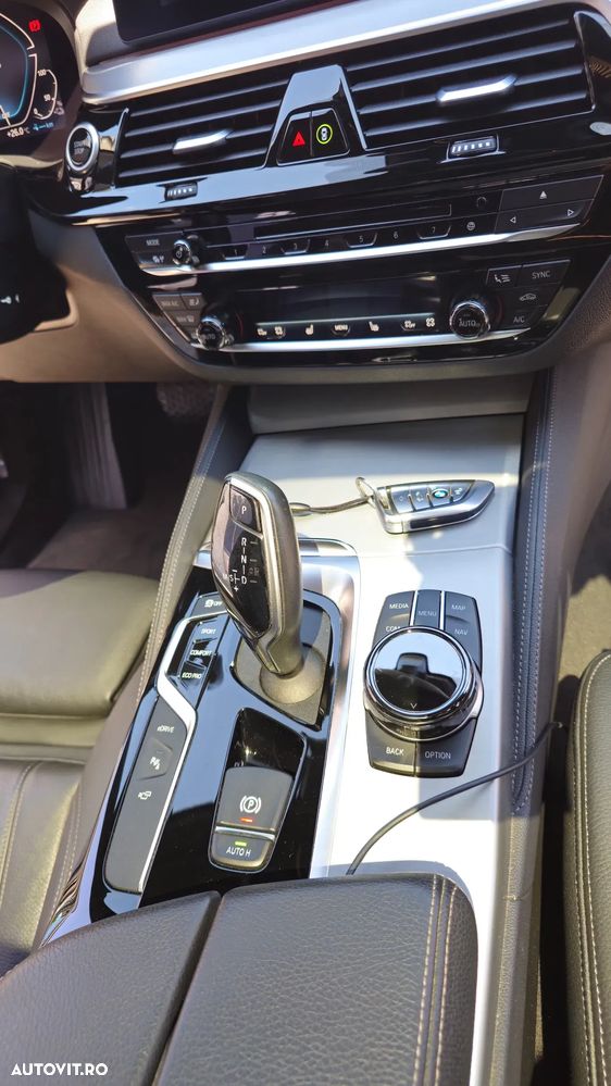 BMW Seria 5 530e Aut. Luxury Line - 12
