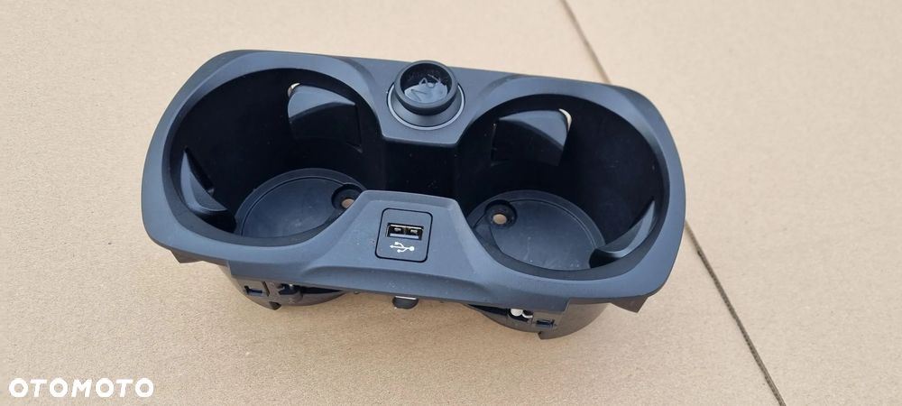 BMW 3 G20 G21 2019- UCHWYT NA KUBKI ORYGINAŁ - 1