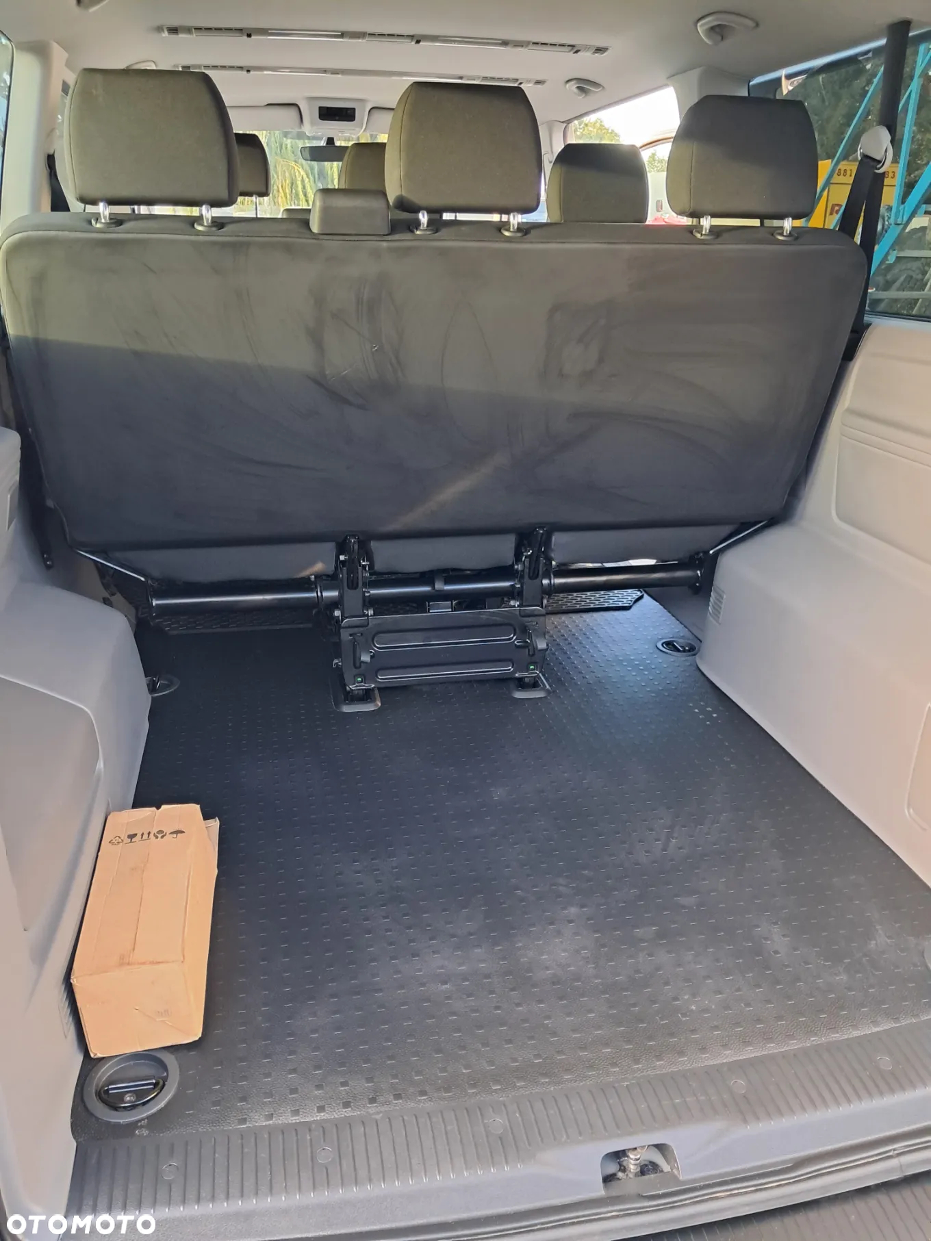 Volkswagen Caravelle - 14