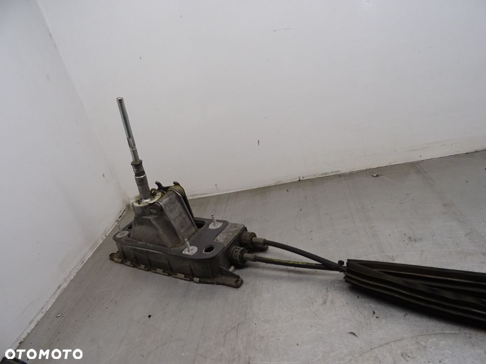 VW GOLF V HB 5D 1.9TDI LEWAREK WYBIERAK BIEGÓW 1K0711061B - 2