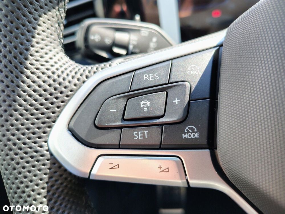 Volkswagen Tiguan - 11