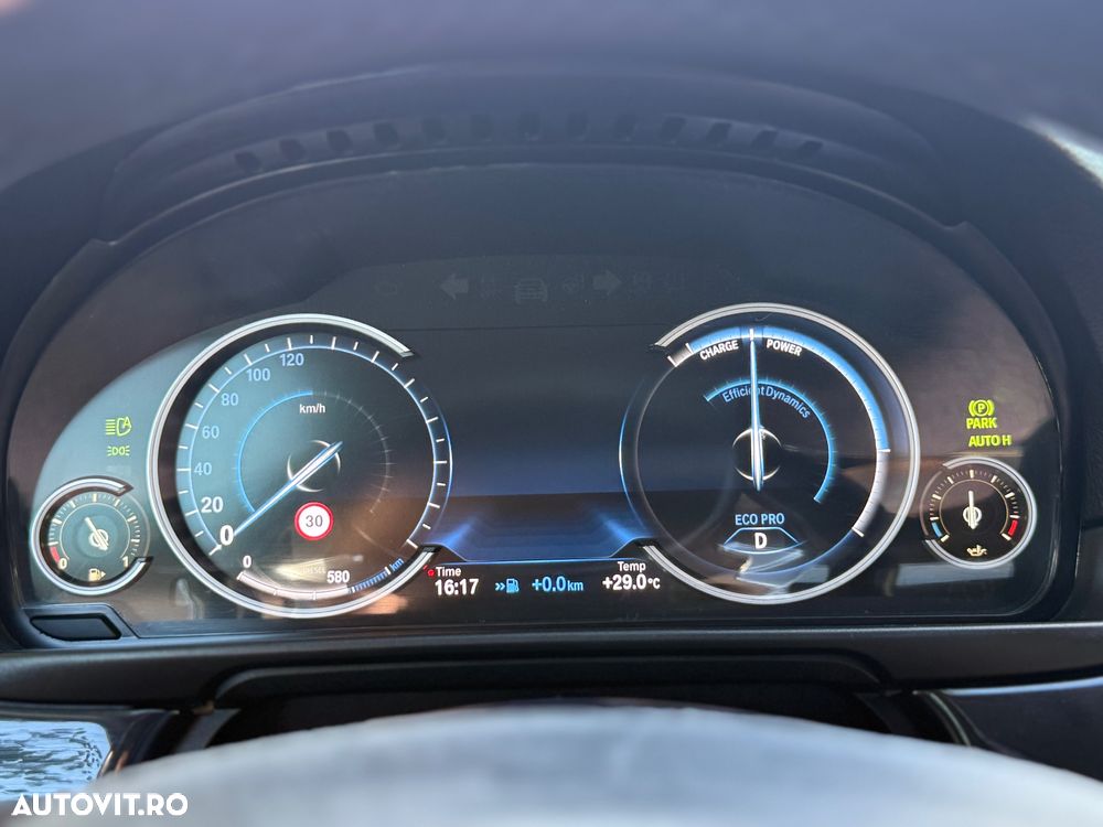 BMW Seria 5 520d Sport-Aut. - 11