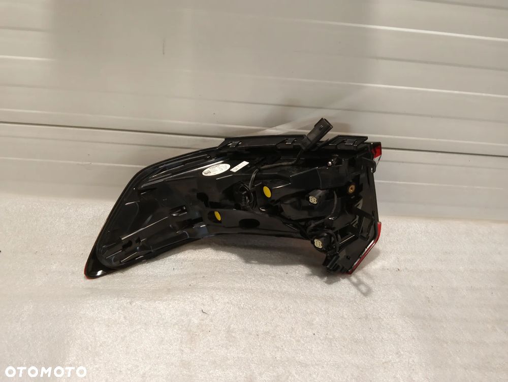 Volvo C40 LAMPA TYLNA STRONA LEWA 32365666 - 4