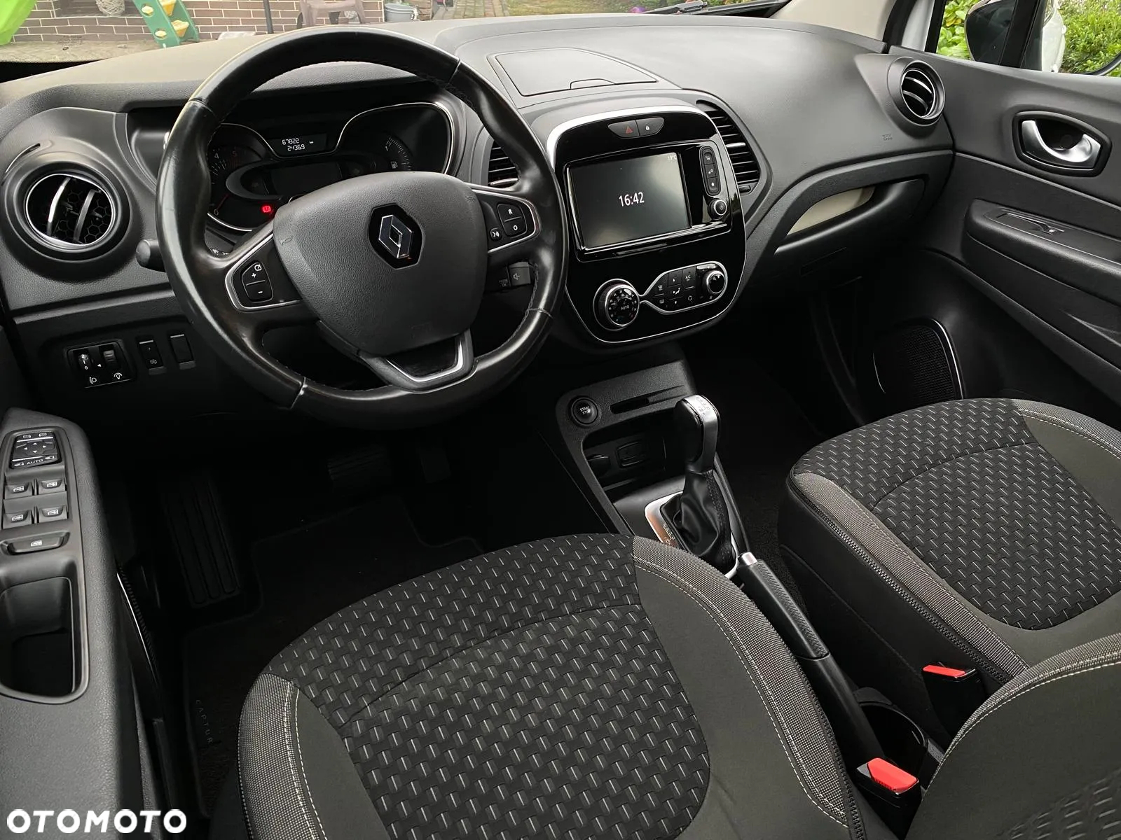Renault Captur 1.5 dCi Intens EDC - 10