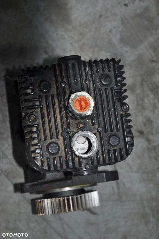 SPREZARKA KOMPRESOR POWIETRZA DEUTZ FAHR 6.1L6 - 5