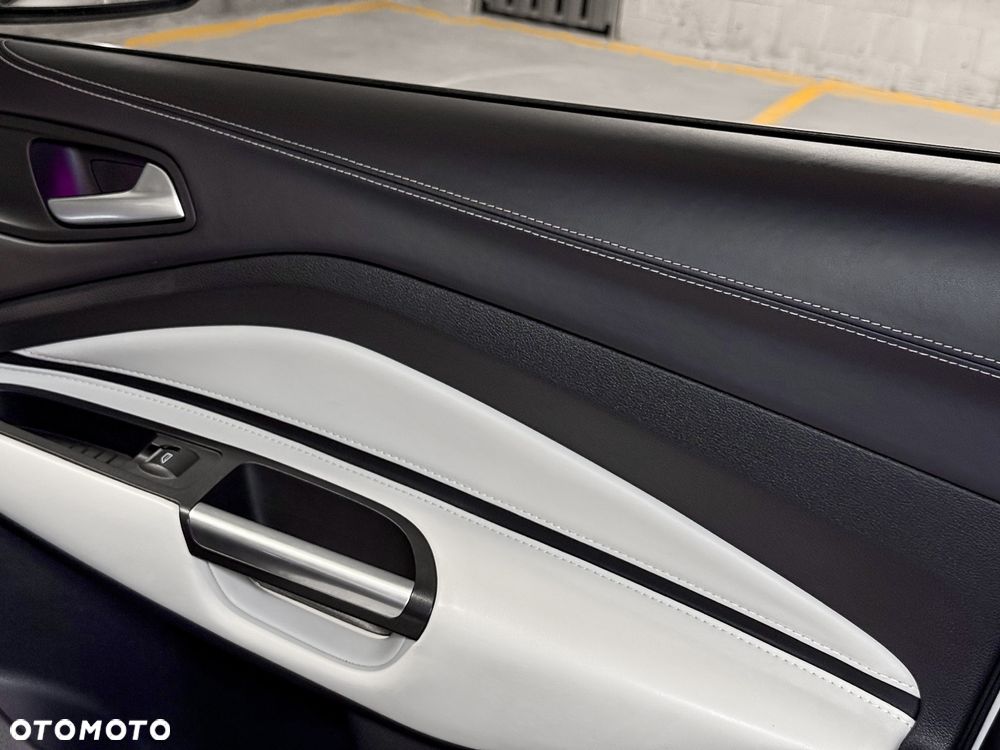 Ford Kuga 2.0 TDCi 4x4 Vignale - 36