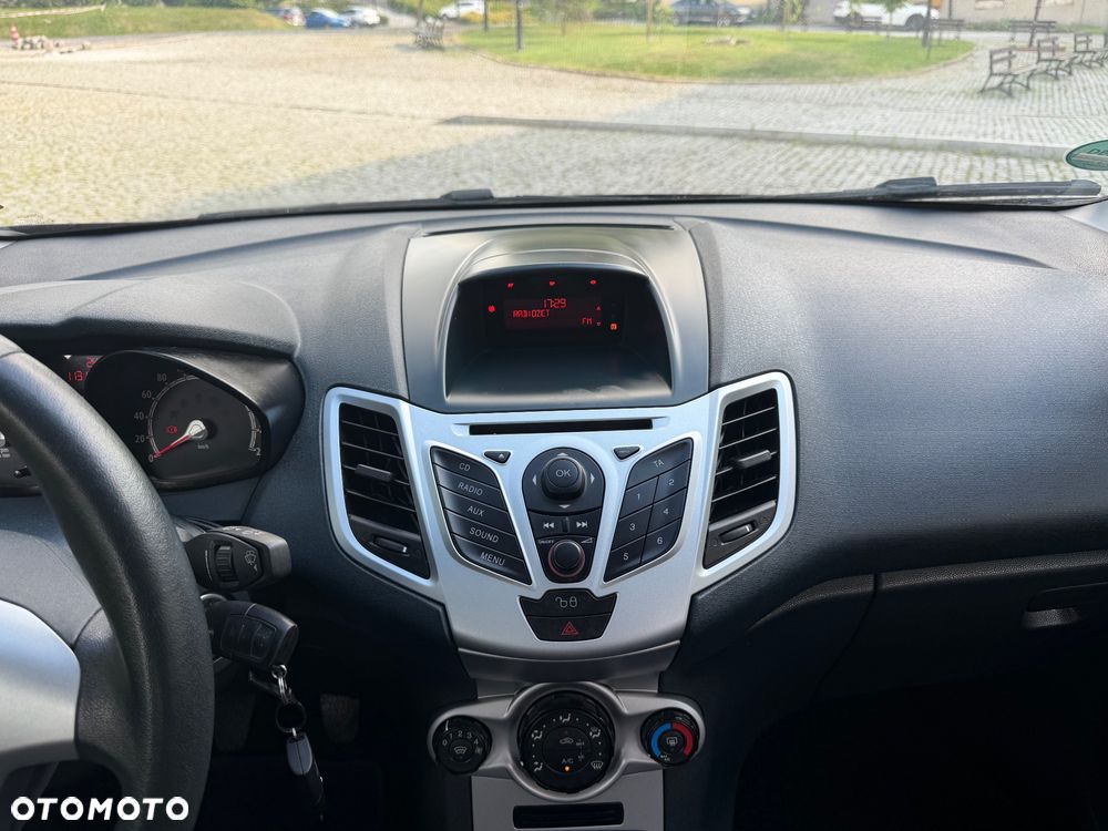 Ford Fiesta 1.25 Champions Edition - 32