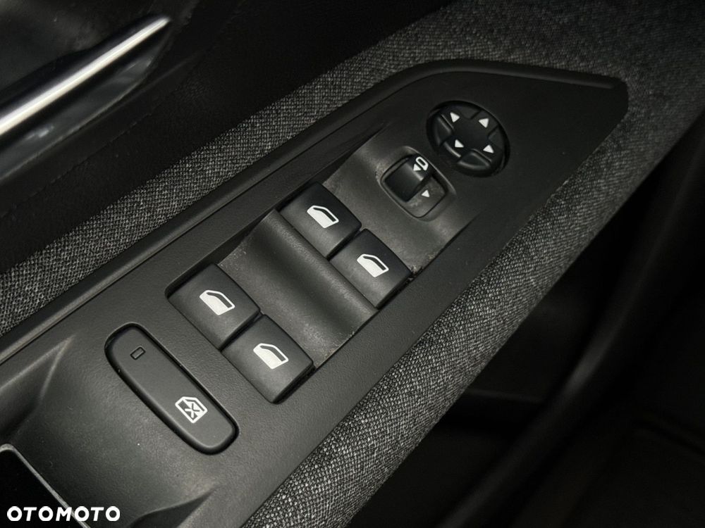Peugeot 3008 1.2 PureTech Allure S&S - 25