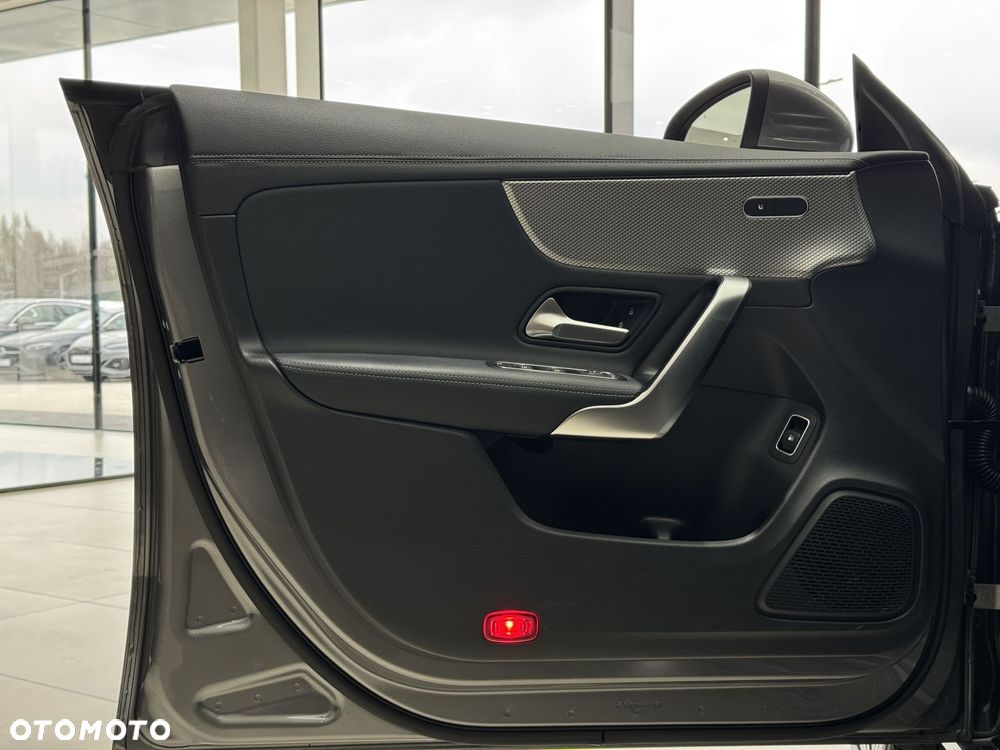 Mercedes-Benz CLA - 12