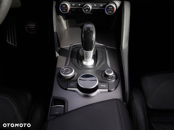 Alfa Romeo Giulia 2.0 Turbo 16V AT8 Veloce Ti - 25