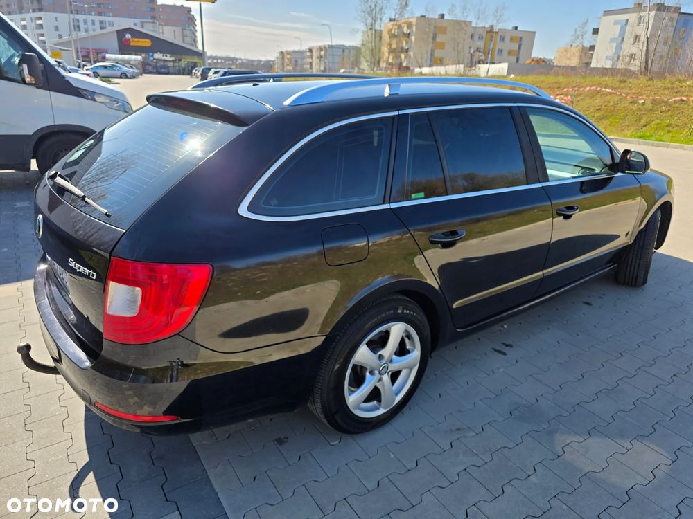 Skoda Superb 2.0 TDI Elegance DSG - 9