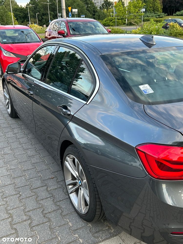 BMW Seria 3 330i xDrive Sport Line - 14