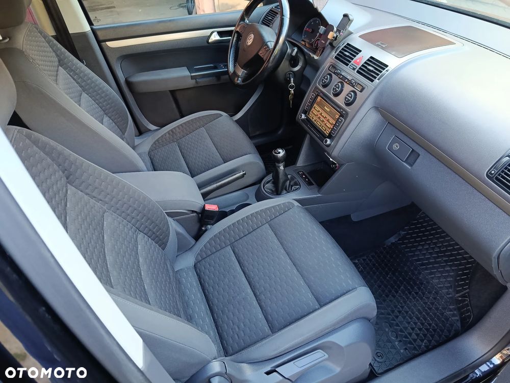 Volkswagen Touran 1.9 TDI DPF Highline - 9