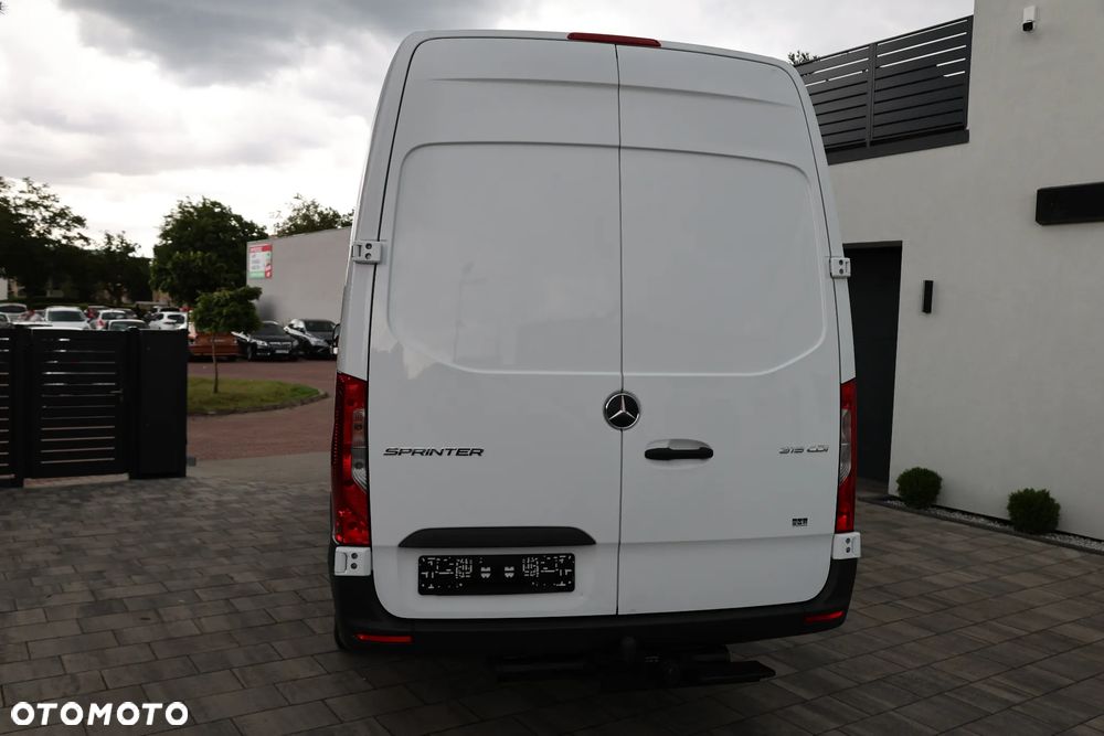 Mercedes-Benz Sprinter - 11