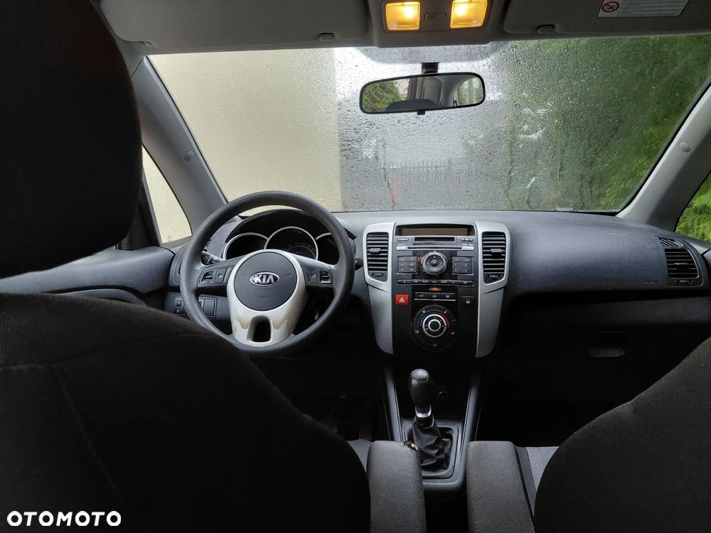 Kia Venga 1.6 L - 11
