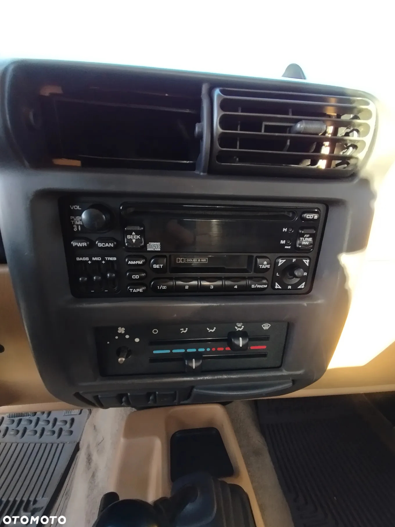 Jeep Wrangler 2.5L - 10