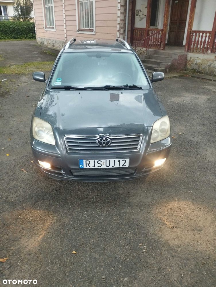 Toyota Avensis - 1