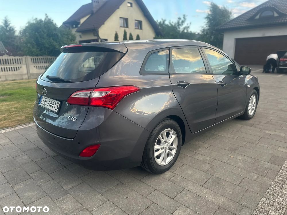 Hyundai i30 1.6 D Classic + - 4