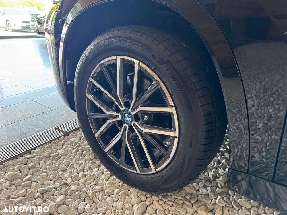 BMW iX1 xDrive30 M Sportpaket - 8