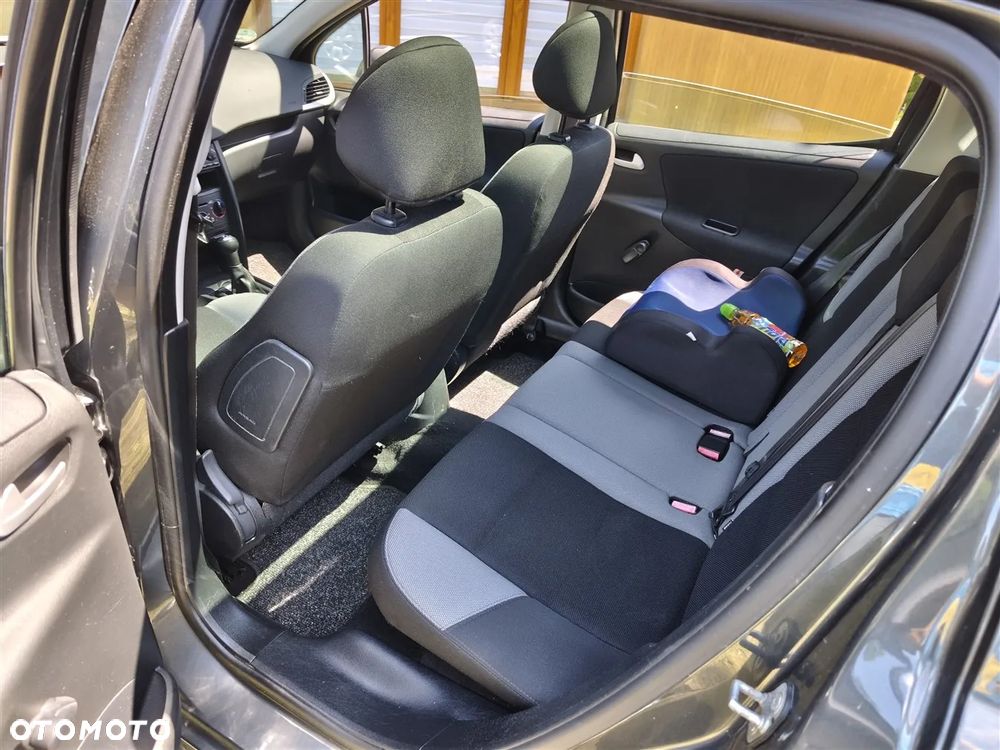 Peugeot 207 - 8