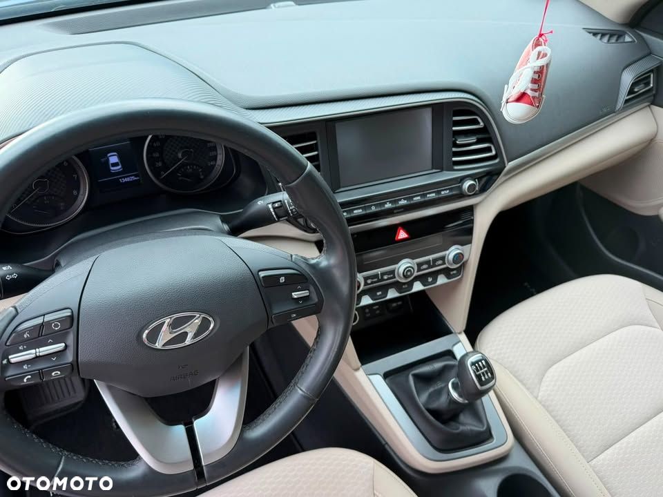 Hyundai Elantra 1.6 Comfort - 5