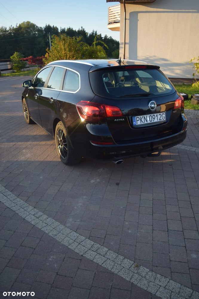 Opel Astra 2011 photo 3