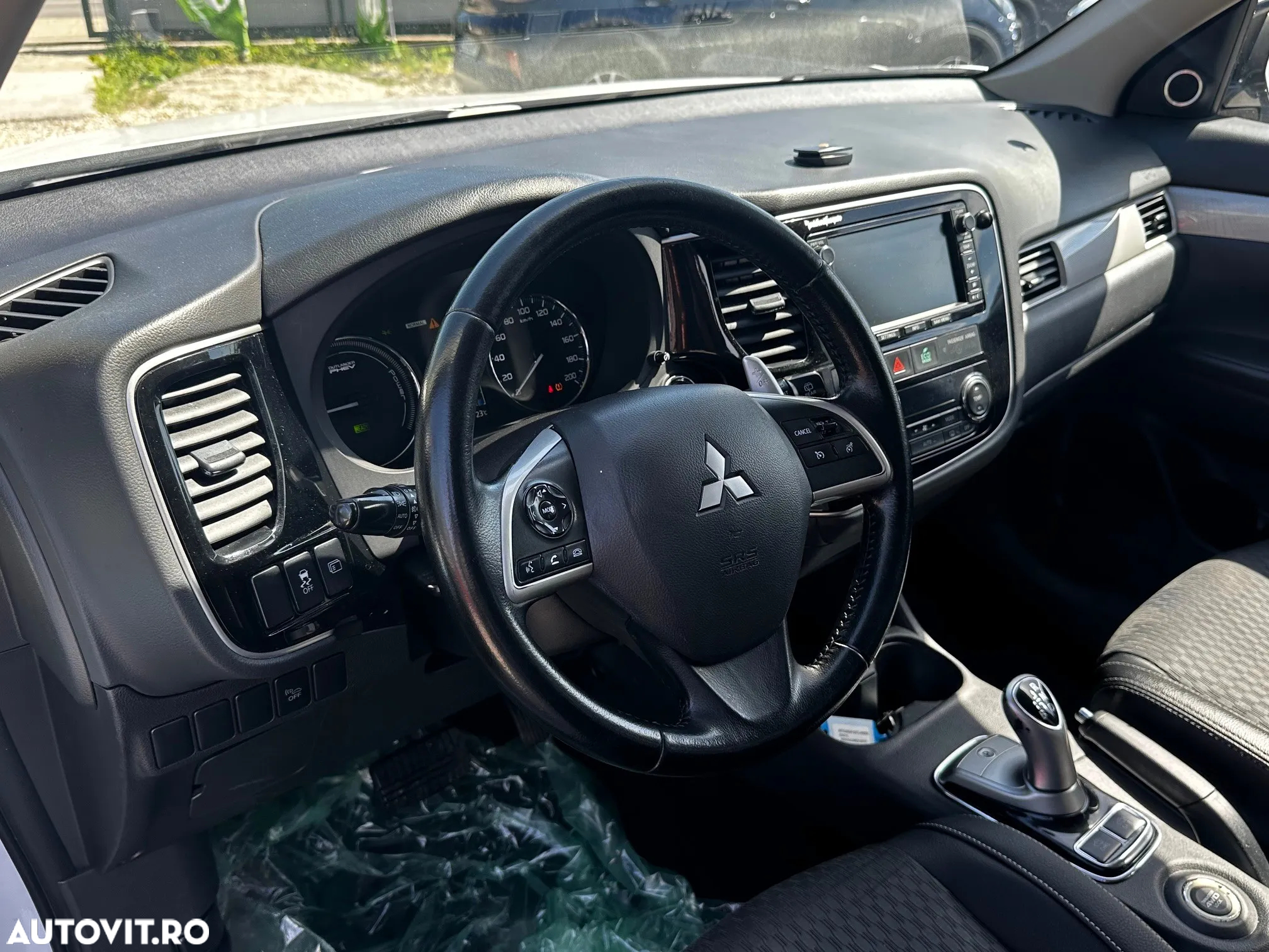 Mitsubishi Outlander 2.0 4WD Plug-In Hybrid Plus - 12