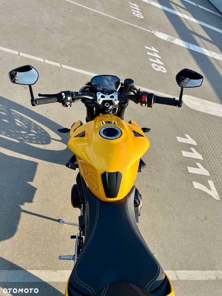 Triumph Street Triple - 12
