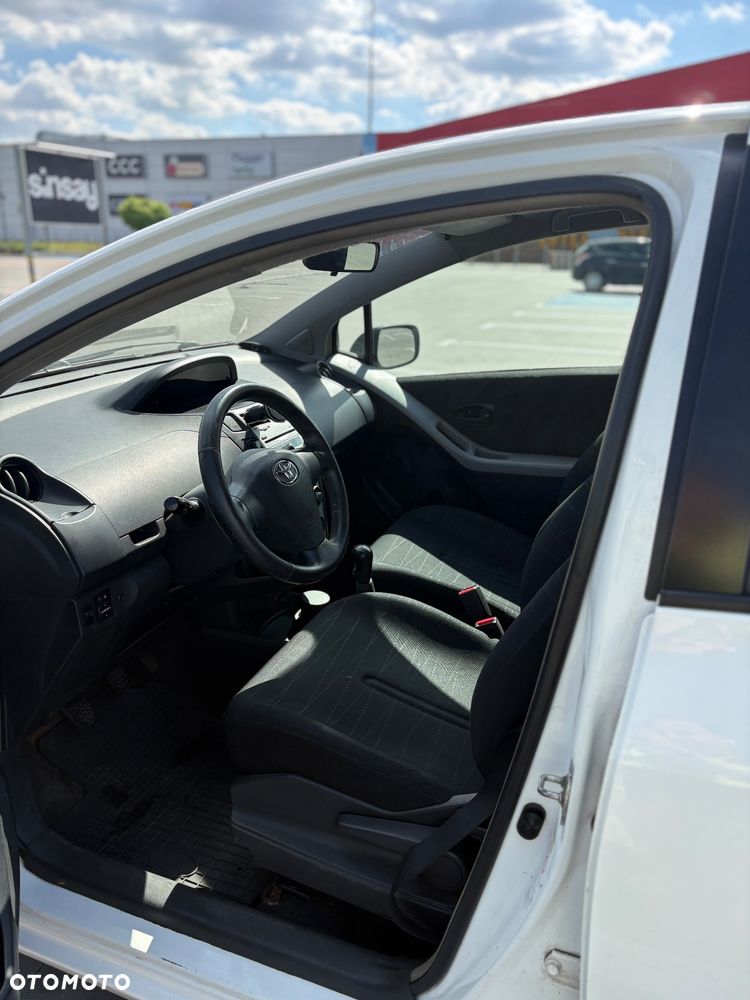 Toyota Yaris - 10