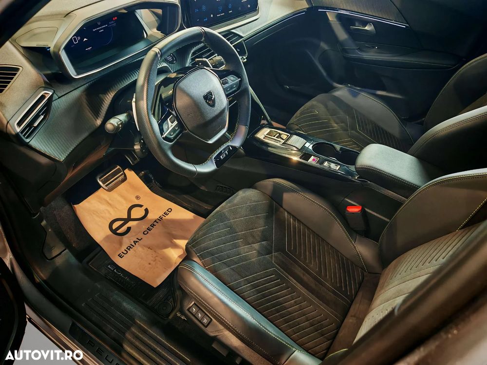 Peugeot 2008 1.2L e-DCS6 MHEV GT - 8