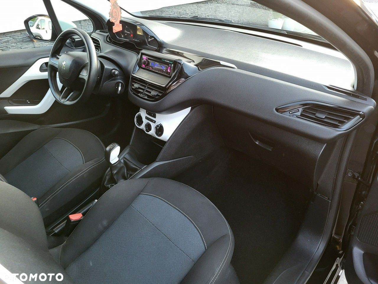 Peugeot 208 - 10