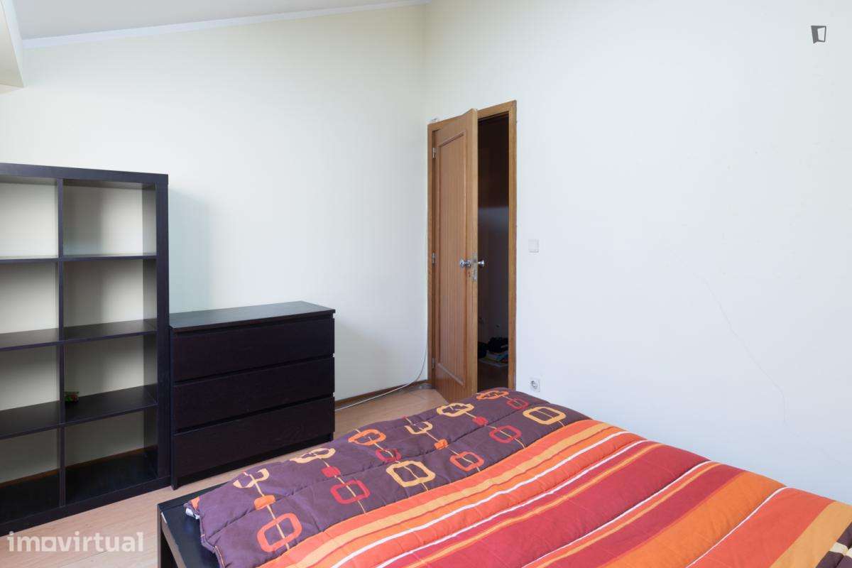 Quarto - localizado em Paranhos Porto - Grande imagem: 4/25