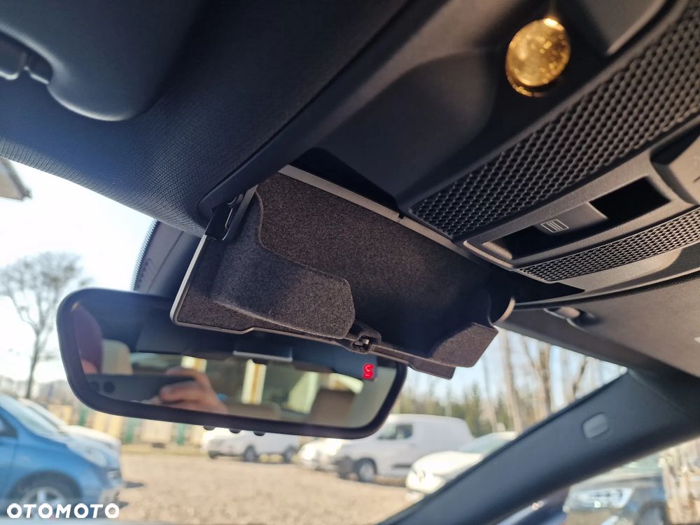 Mercedes-Benz CLA - 32