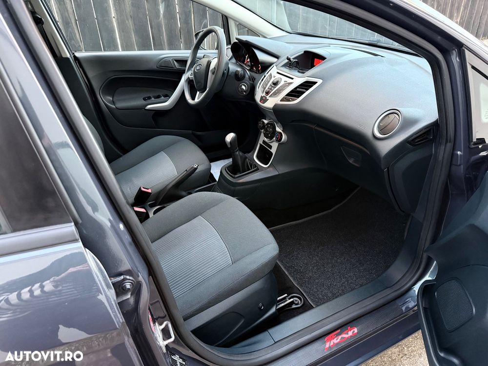 Ford Fiesta 1.6 TDCI Champions Edition - 6