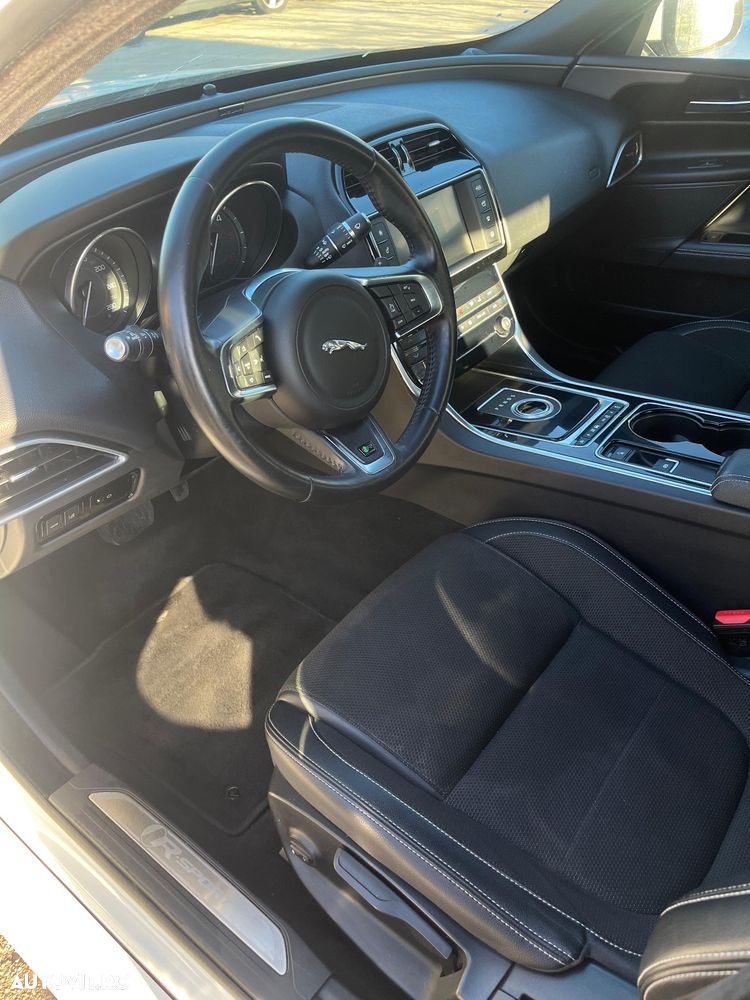 Jaguar XE 20d AWD Aut. R-Sport - 6