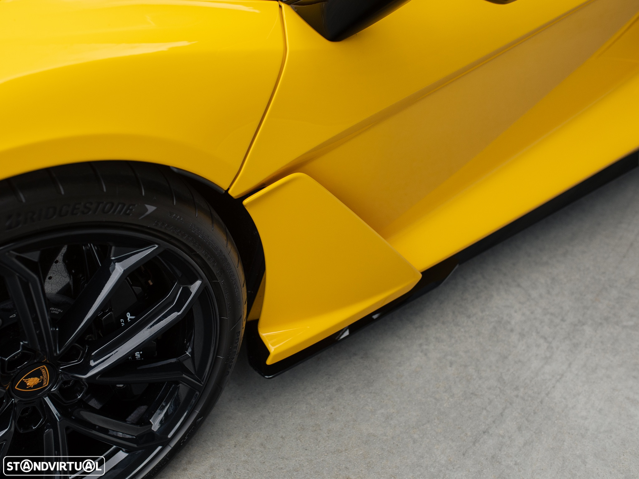 Lamborghini Revuelto - 8