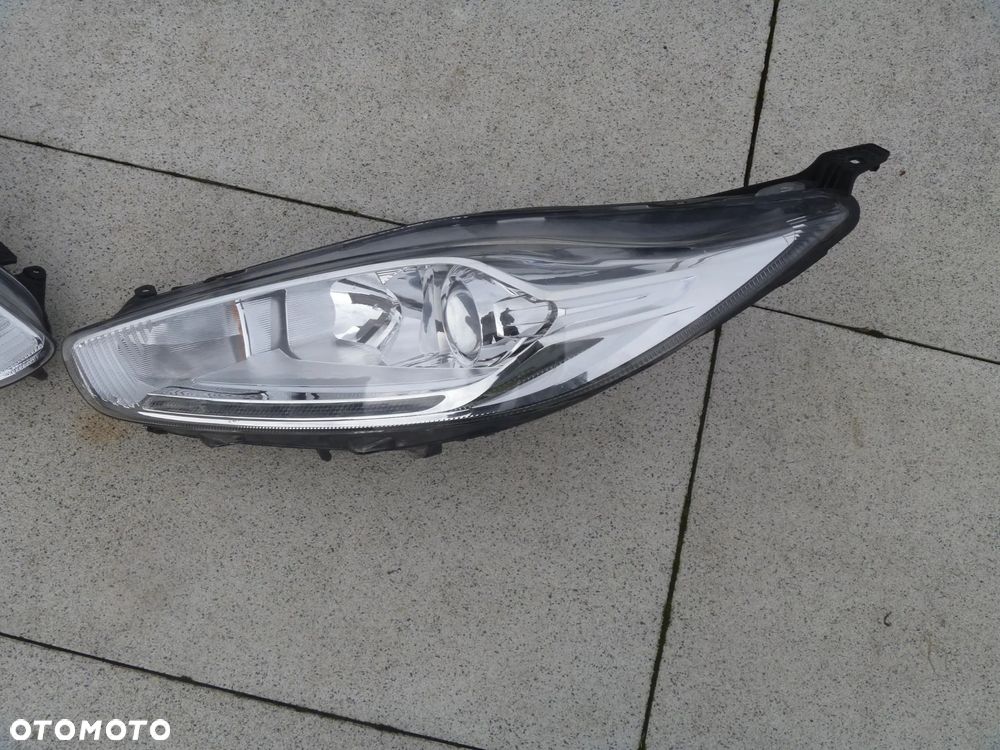 FORD FIESTA MK7 LIFT LAMPA SOCZEWKA LED PRAWA LEWA ORYGINAŁ - 5