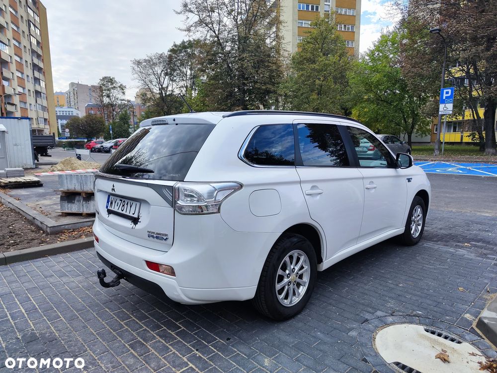 Mitsubishi Outlander 2.0 4WD - 5