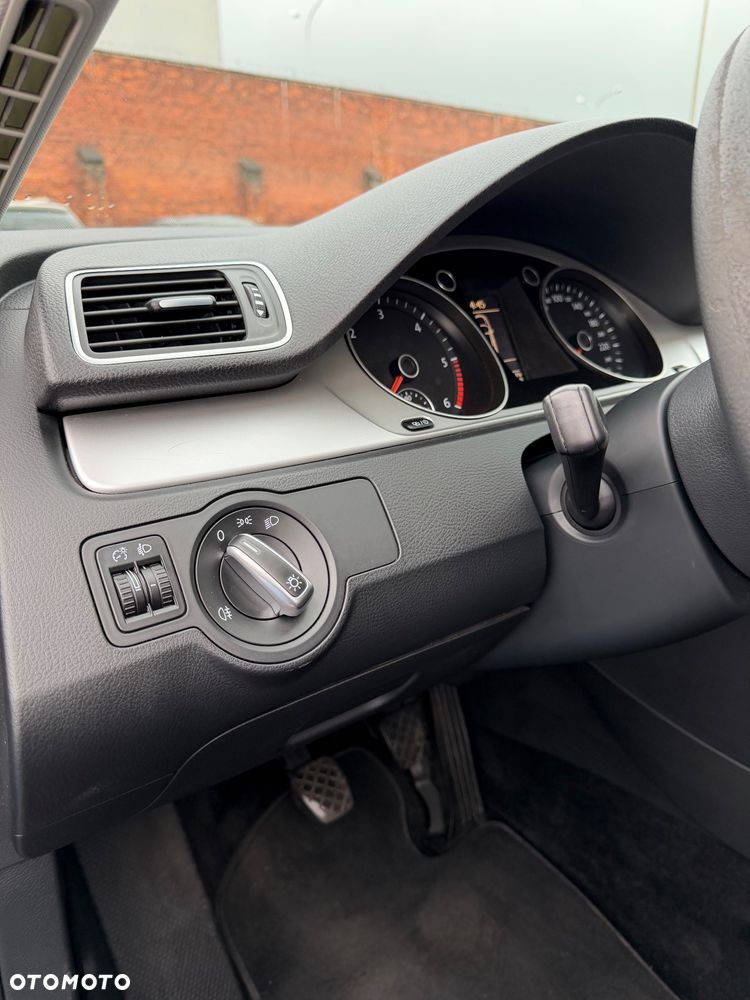 Volkswagen Passat 2.0 TDI BlueMotion Technology Comfortline - 23