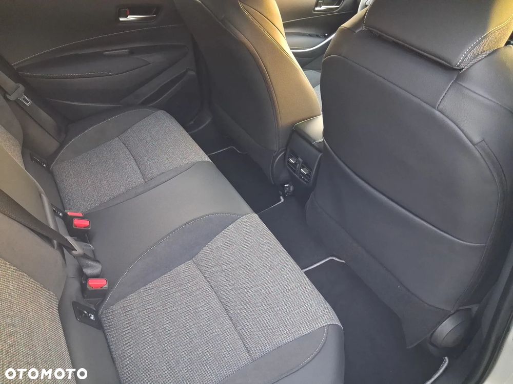 Toyota Corolla 2.0 Hybrid Style - 16