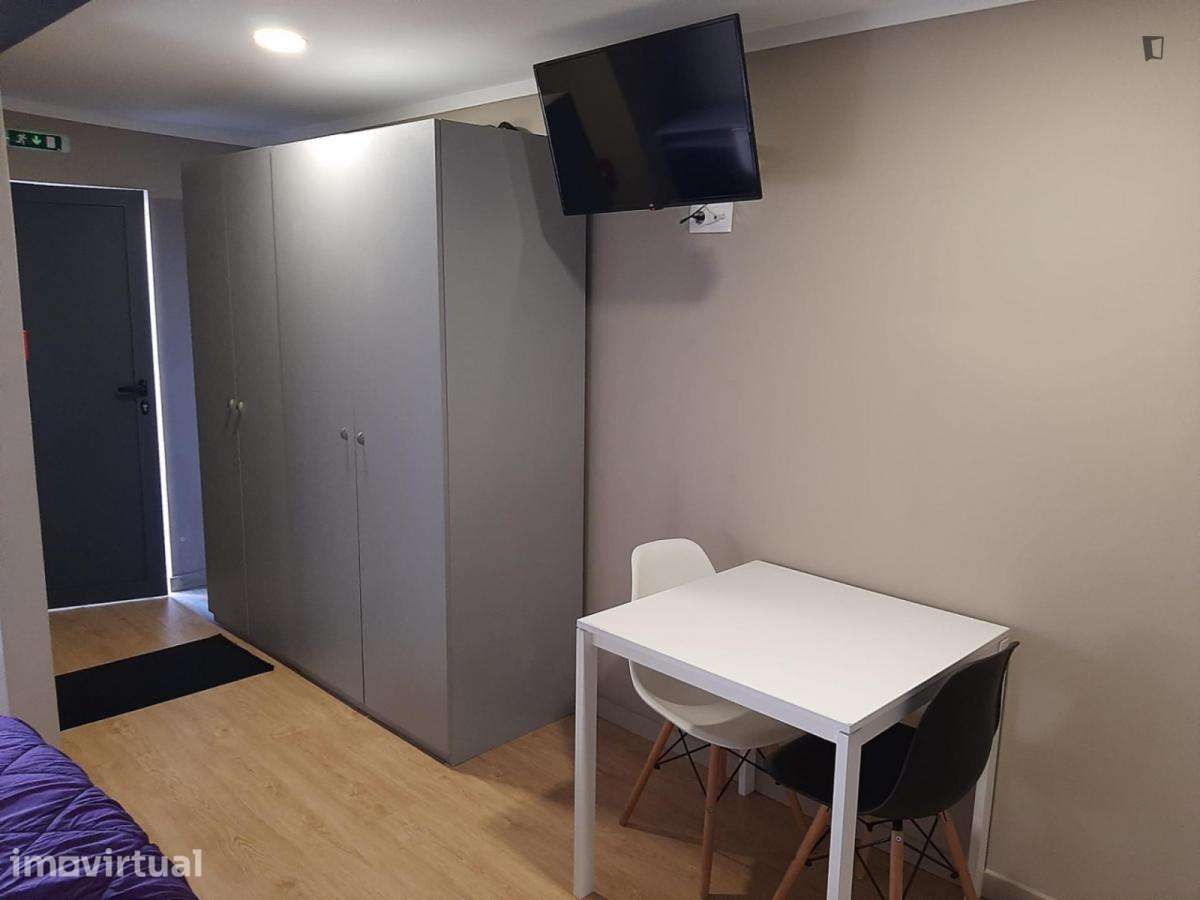 Quarto - localizado em Campanhã Porto - Grande imagem: 4/5