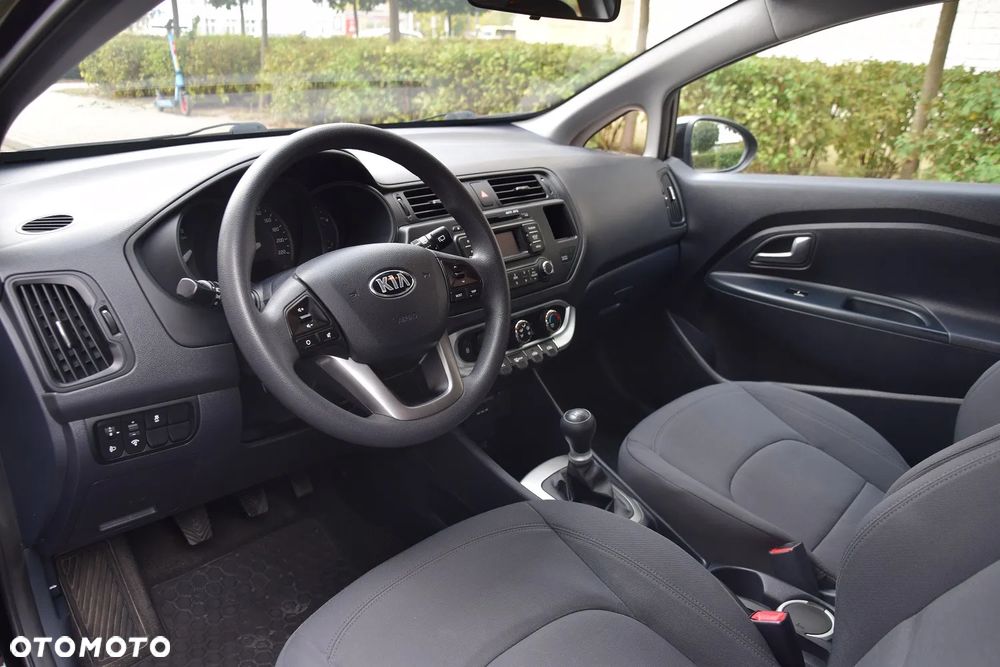 Kia Rio 1.2 M - 11