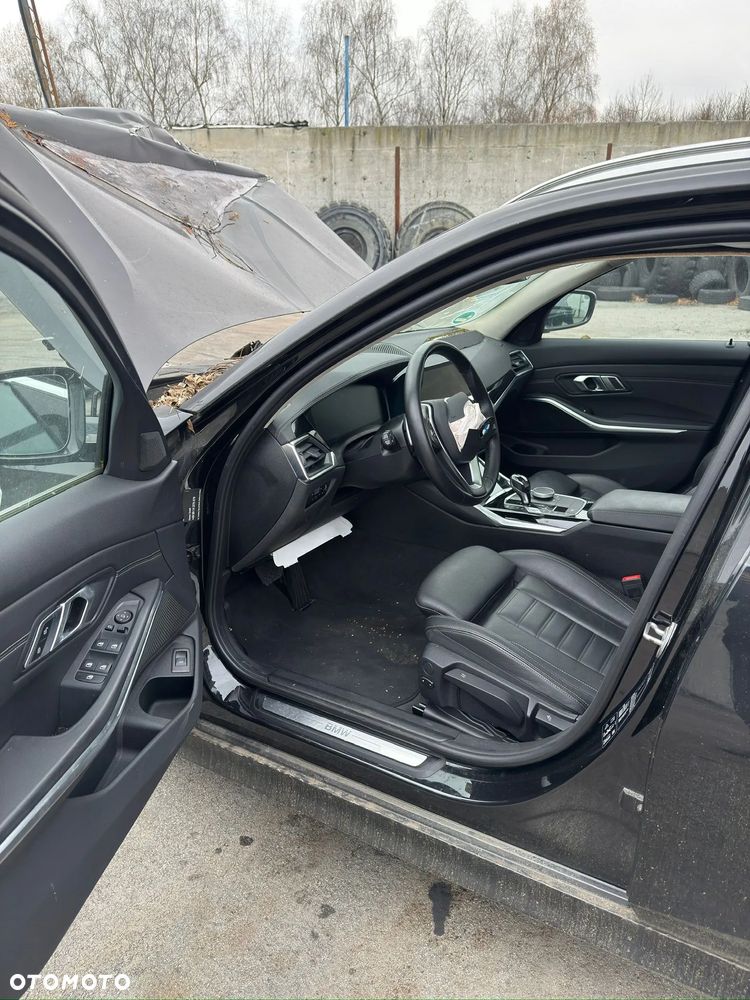 BMW Seria 3 330i xDrive - 9