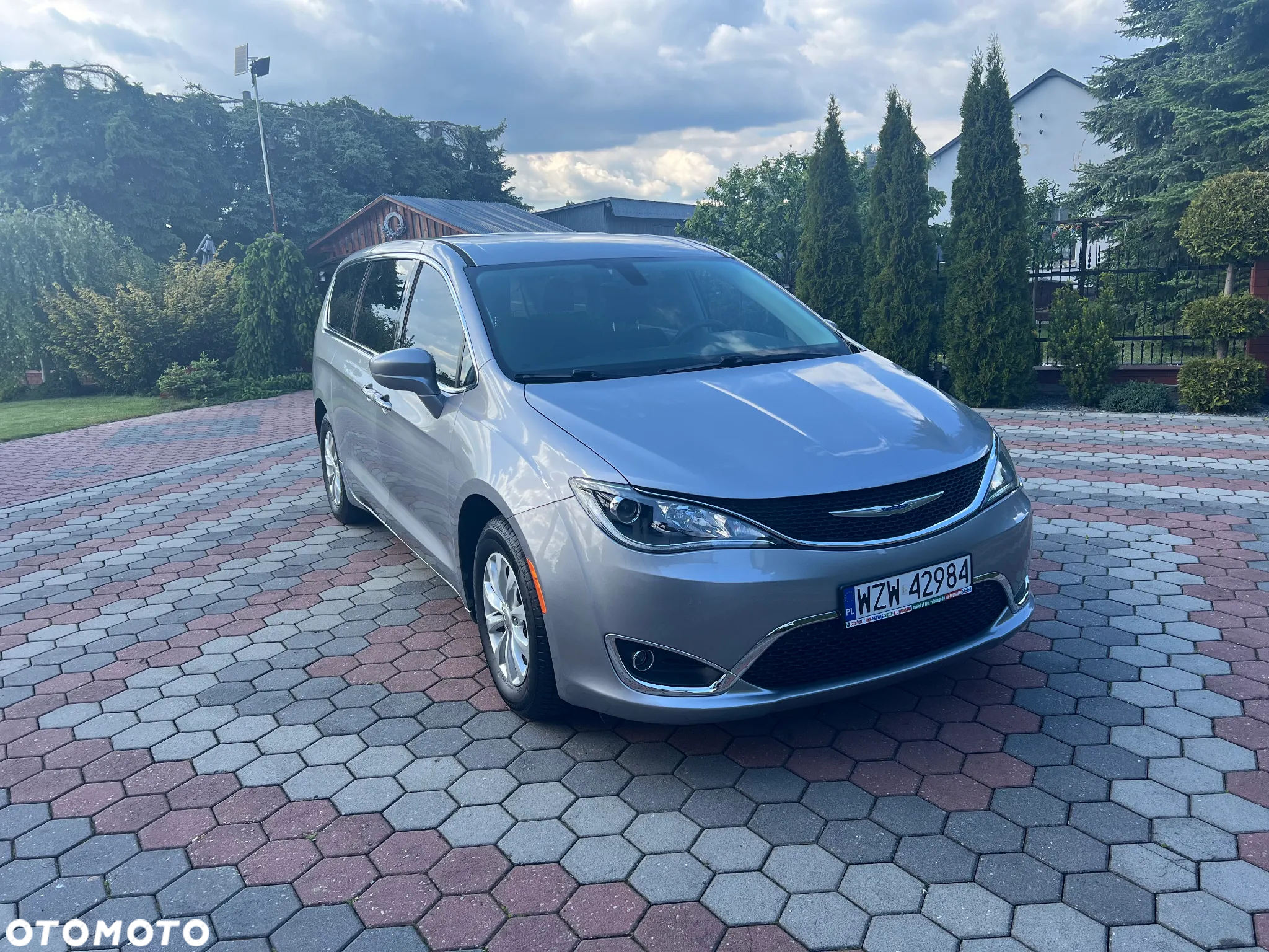 Chrysler Pacifica - 10