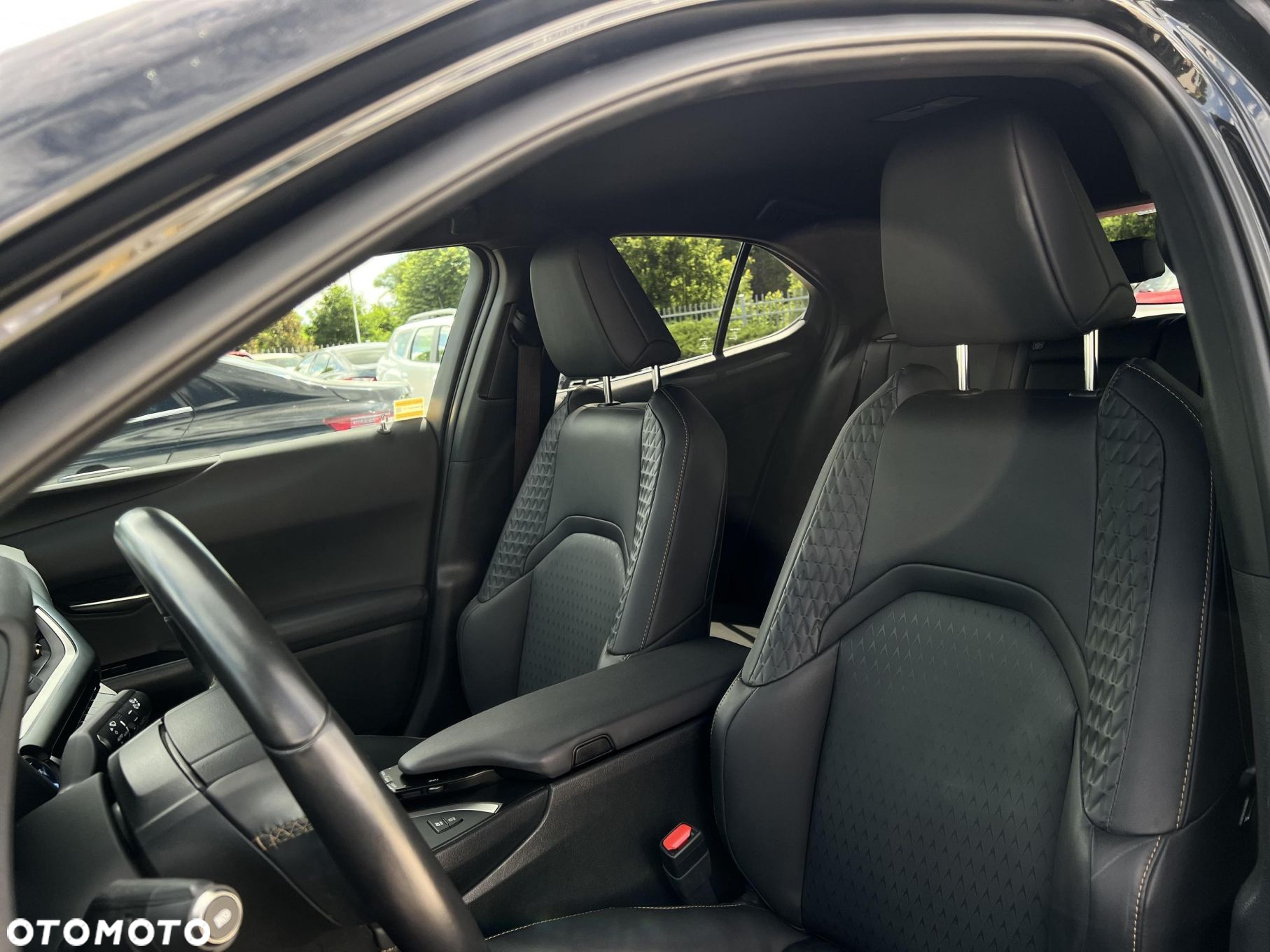 Lexus UX - 11